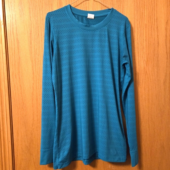 Zyia Chill Perforated Top - Picture 1 of 3